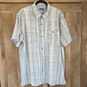 Caribbean Joe White and Light Blue Short-Sleeve Button-Down Shirt